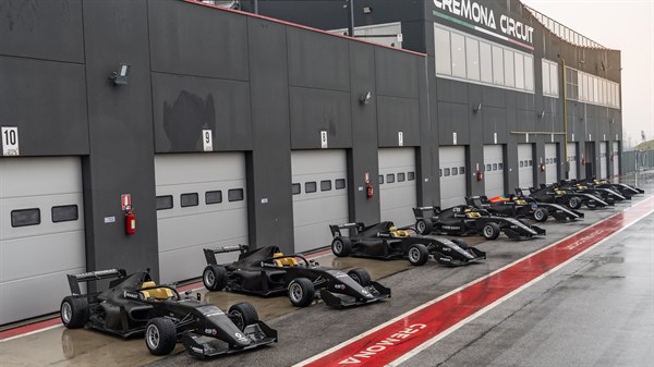 Renault Sport - Voiture de sport au départ